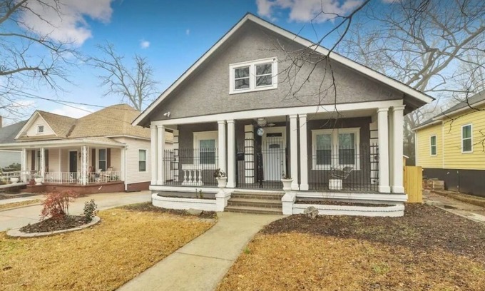 Sylvan Hills Casa | 6 minutes from the iconic Mercedes Benz Stadium, 11-minute drive fromthe airport