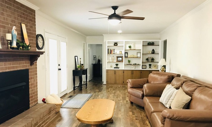 Cullman Casa | 6 minutes to I-65, Ave Maria Grotto, Blessed Sacrament Shrine, Smith Lake Park