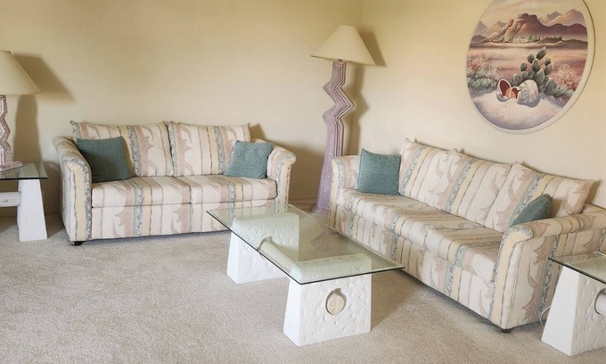 Mesquite Condominio | Travel nurse housing. Quiet, cozy 2/2 near Hawk Ridge. Sleeps 5. Upper level.