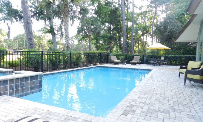 Oceanside Casa | 6 N Live Oak Bright Open Home, Vistas de golf, Corto paseo a la playa, Se aceptan mascotas