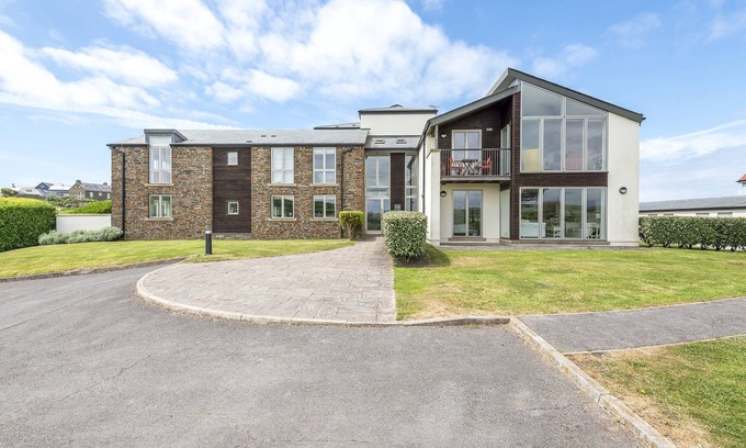 Burgh Island Cabaña | 6 OCEAN'S EDGE, family friendly, with pool in Thurlestone