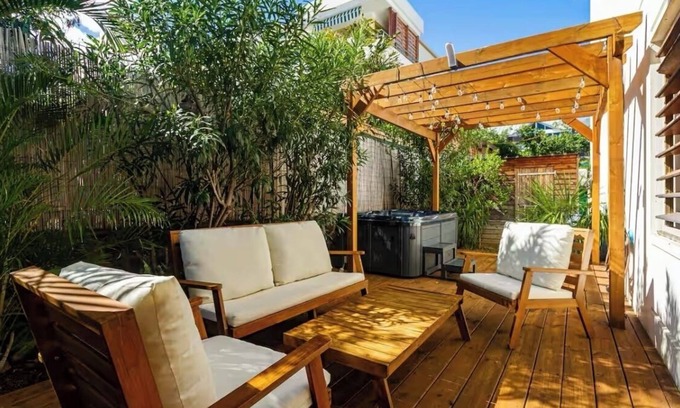 Carosse Apartamento | 6-person apartment with Jacuzzi 800m from the port of St Gilles Les Bains