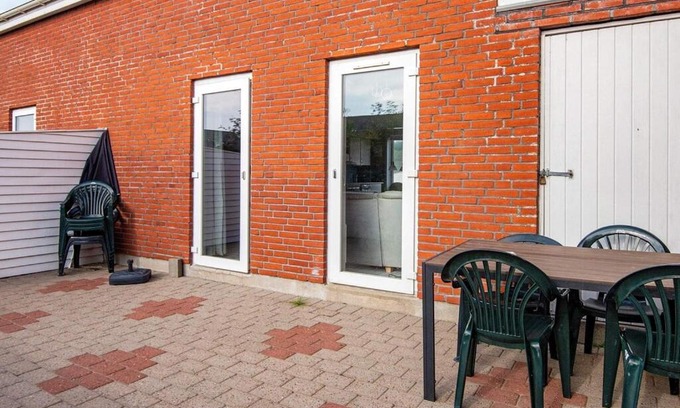 Sønderstrand Apartamento | 6 person holiday home in R m