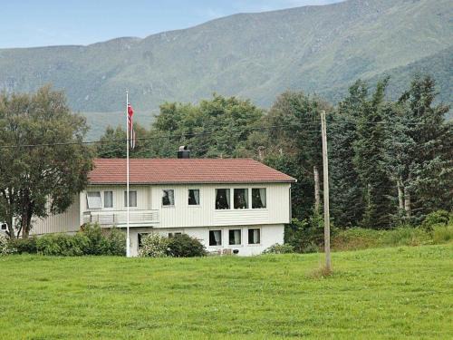 Gjengstoa Apartamento | 6 person holiday home in Farstad-By Traum