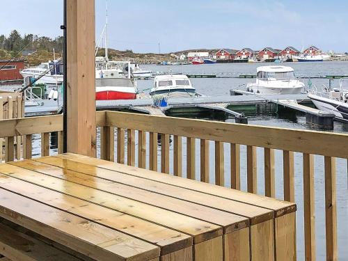 Dyrvik Casa | 6 person holiday home in Kverva