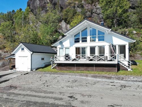 Etne Casa | 6 person holiday home in ETNE