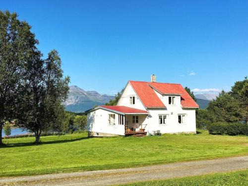 Balsfjord Casa | 6 person holiday home in Storsteinnes