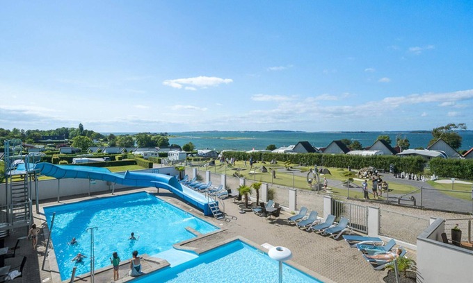 Bøjden Casa | 6 Person Holiday Park Home in Faaborg
