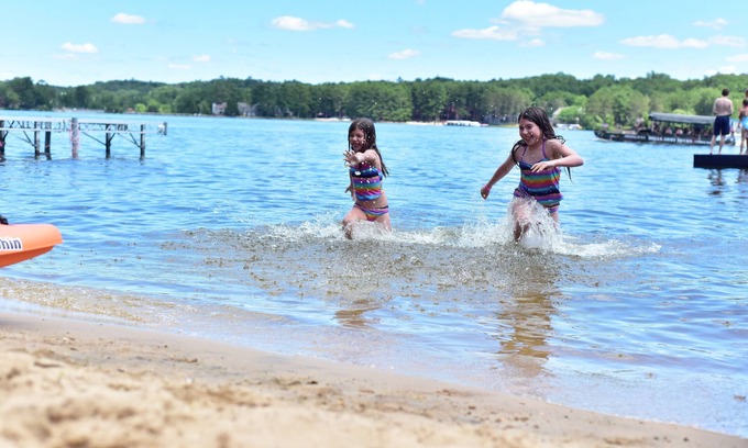 Lake Delton Cabina | 6 personas Cabaña frente al lago w / Free acuático pases