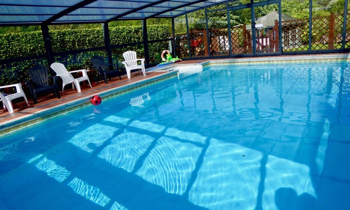 Portreath Apartamento | CANCELACIÓN 10-17 AGOSTO ~ PISCINA + HOTUB + JARDÍN + BBQ + WIFI + PLAYA + PUBS ~ TIENDAS ~ A6
