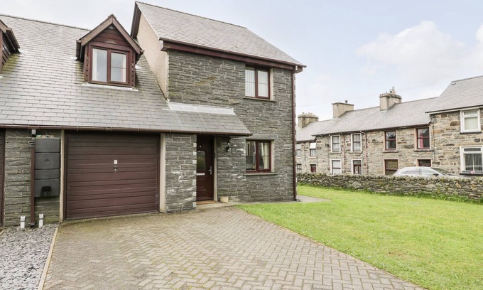 Manod Cabaña | 6 Stad Yr Ysgol, MANOD