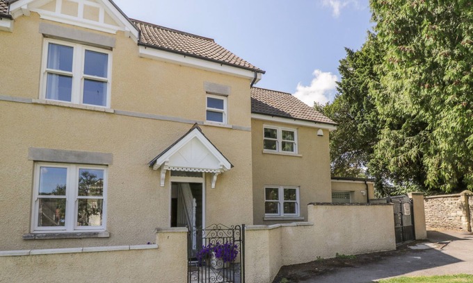 Ozleworth Cabaña | 6 The Chipping, WOTTON-UNDER-EDGE