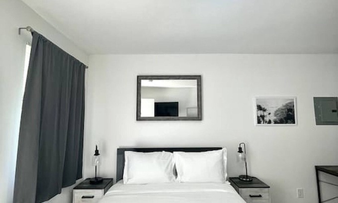 Little Ranches Apartamento | 600 apt 3 · Modern Studio W/ Parking 10 min to FLL & Beach
