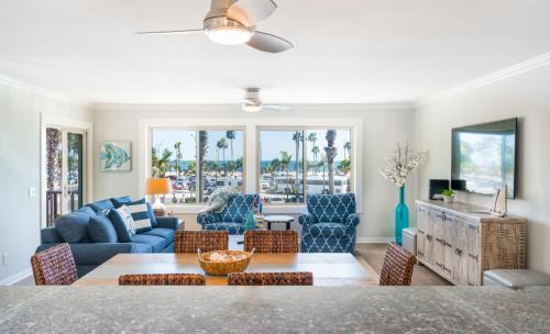 Balboa Peninsula Casa | 600 E Oceanfront 2B