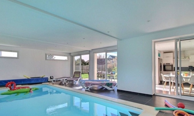 Plouneour-Brignogan-Plages Villa | Casa con piscina cubierta