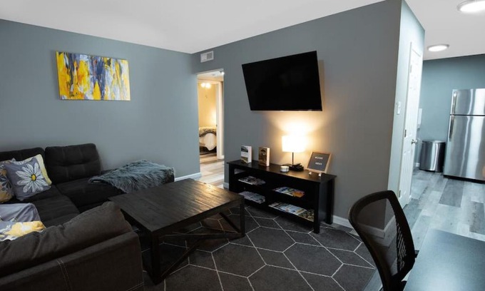 St. Charles Historic District Apartamento | 604 1 Two Bedroom One Bath with King near Main Street