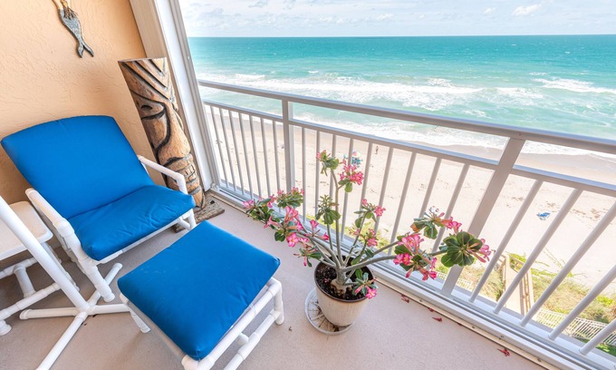 Indian Harbour Beach Condominio | #605 Beachfront Vacation Rental, Beautiful Views from the 6th story balcony.