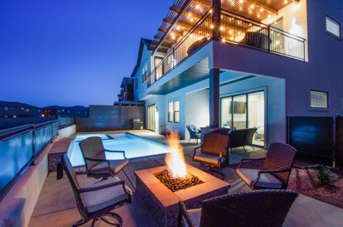 Santa Clara Casa | 61-62| 2 Homes Duplex in Ocotillo Springs with Private Pool