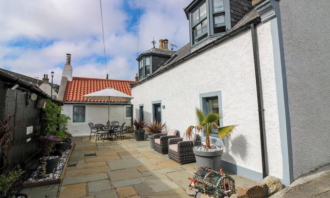 Cullen Cabaña | 61 SEATOWN, pet friendly, character holiday cottage in Cullen