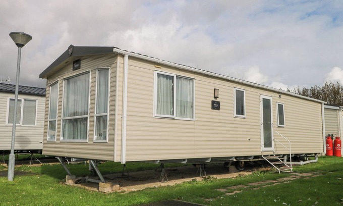 Bognor Regis Cabaña | 610 CARAVAN, pet friendly, with pool in Bognor Regis