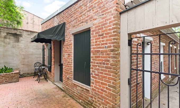 Natchez Condominio | 610 Franklin: 5B | 1/1 | Heart of Downtown | Washer/Dryer