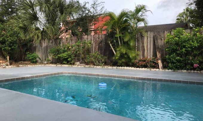 Windhover Casa | 6151 Sandcrest · Next to Universal. Pool Sleep 9. Walk to Park