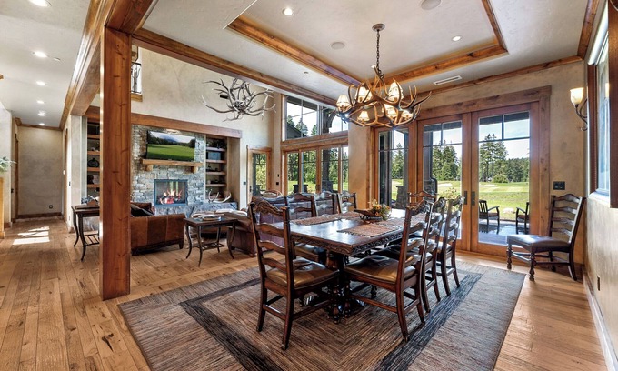 Cle Elum Cabina | 6300, SF 7 Bdr w/Pool, Hot Tubs, Golf Sim, Bar and Huge Game Room on Prospector
