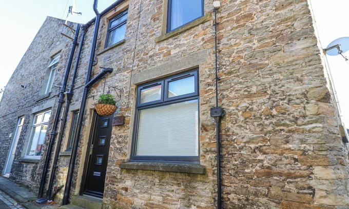 Stanhope Cabaña | 64 FRONT STREET, pet friendly, with open fire in Stanhope