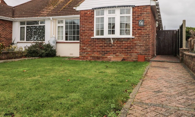 Worthing Cabaña | 64 WISTON AVENUE, pet friendly, with a garden in Salvington