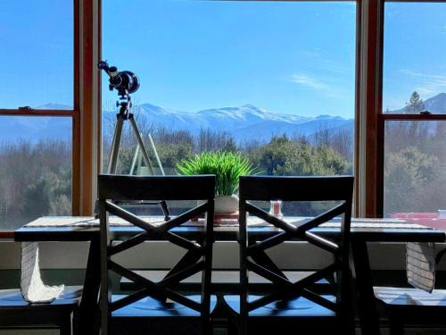 Whitefield Casa | 64J Stunning views, close to attractions! 20 min to Bretton Woods. Pool & gym passes!