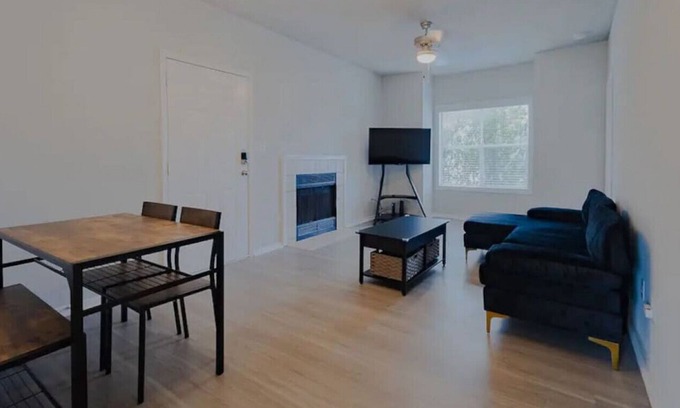 Milwood Apartamento | 65) Entire 2 bedroom Downtown!
