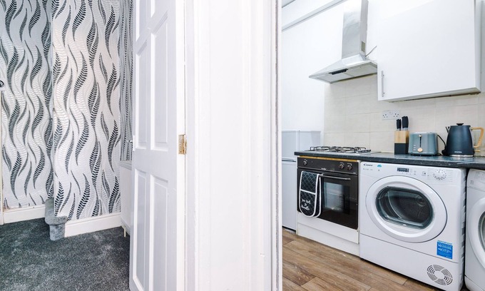 Bradford Casa | 65 Inch TV & Luxurious 2 Bedroom Suite for Your Ultimate Getaway Open