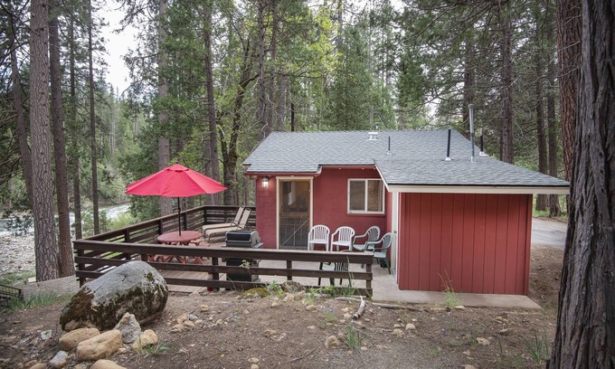 North Wawona Cabina | 65 nido de gorrión dentro del Parque Nacional Yosemite