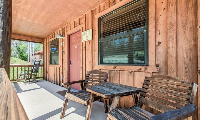 Mountain View Cabina | #67 Pinewoods Cabin: Gentle Ben