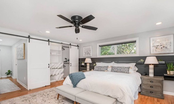 Roselawn Finance Casa | 6727 Britton · 2 Bedroom House. King Bed Master Suite. Charm!