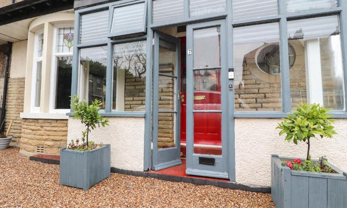 Bare Apartamento | 6A Elms Road