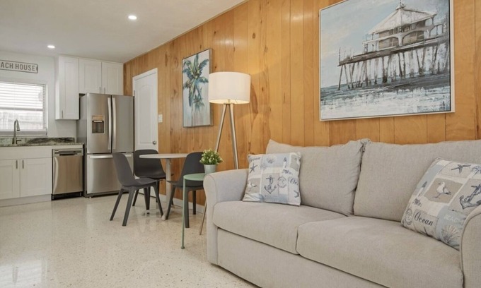 Safety Harbor Cabaña | 6A New! Renovated 1/1 at Coastal Cottages!