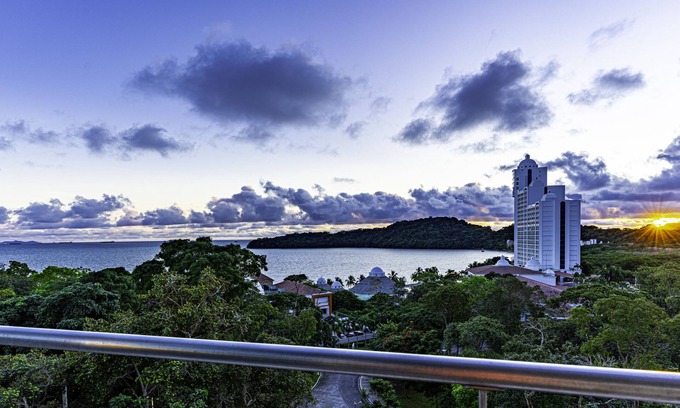 Playa Bonita Village Apartamento | 6B Exclusive Oceanfront Retreat,High-End Apartment