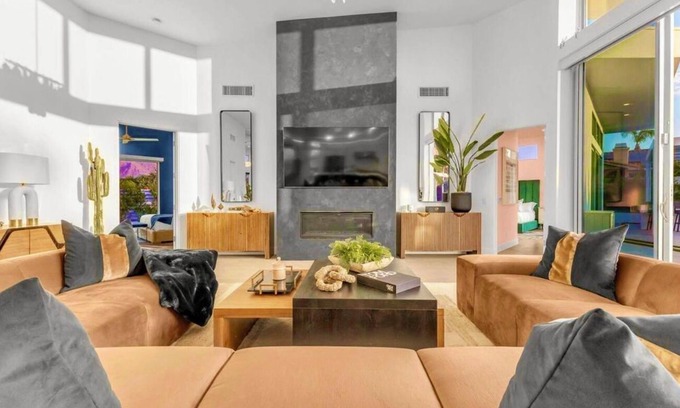 Palm Springs Villa | 6BD/4BA Luxury Designer Villa/18 beds/Sleeps 25