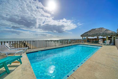 Flour Bluff Casa | 6BDR Balcony w Bay View Shared Pool Boat Dock Keeper Red by AvantStay