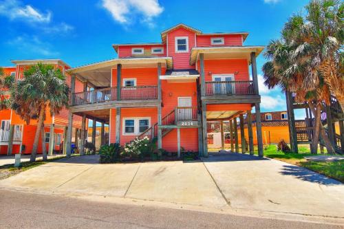 Sand Point Casa | 6BDRM Beach Home - Oceanviews - Recently Renovated - Shared Pool & HotTub