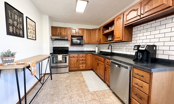 Kearney Casa | 6BR/2.5BA Home on Retreat-like Acreage