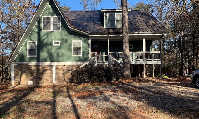 Reed Creek Casa | 6BR/4.5BA lakefront house with private dock - sleeps 14+