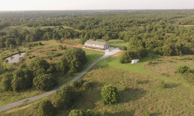 Lexington Casa | ✓6BR Barndominium ✓4 Bathrooms ✓For Families ✓Quiet ✓120 Acres ✓~4500 sq.ft.