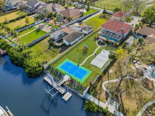 Tampa Casa | 6BR Family Escape-Pool Sport Courts Game Room