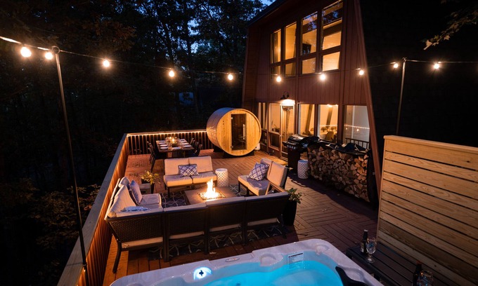 Massanutten Chalet De Esquí | 6BR Modern Massanutten Chalet with Hot Tub, Sauna