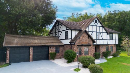 St. James Park Casa | 6br Orlando Retreat Pool, Fireplace & Family Fun