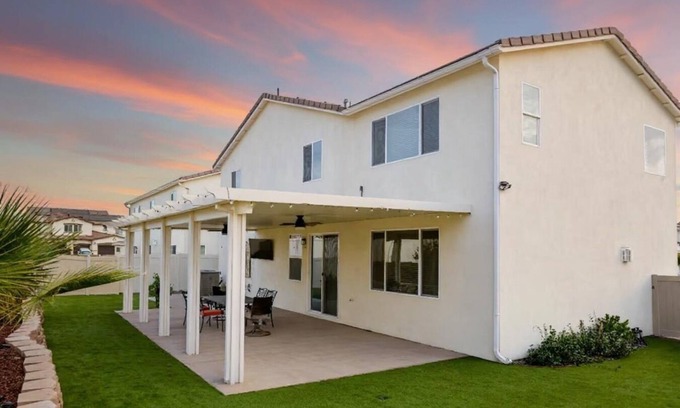 Winchester Casa | 6BR Pool Villa w/ BBQ - Near Wineries & Hot Air Balloon Rides