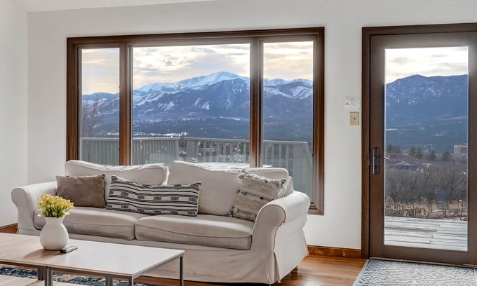 Sun Hills Villa | 6k SQ. FT./ 72 Acre Wildlife Preserve/ Hot Tub/ Grand Views