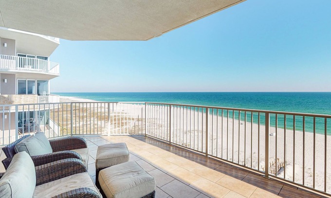 Ono Island Condominio | 6th Floor Views, Spacious Wrap-Around Balcony, and more!